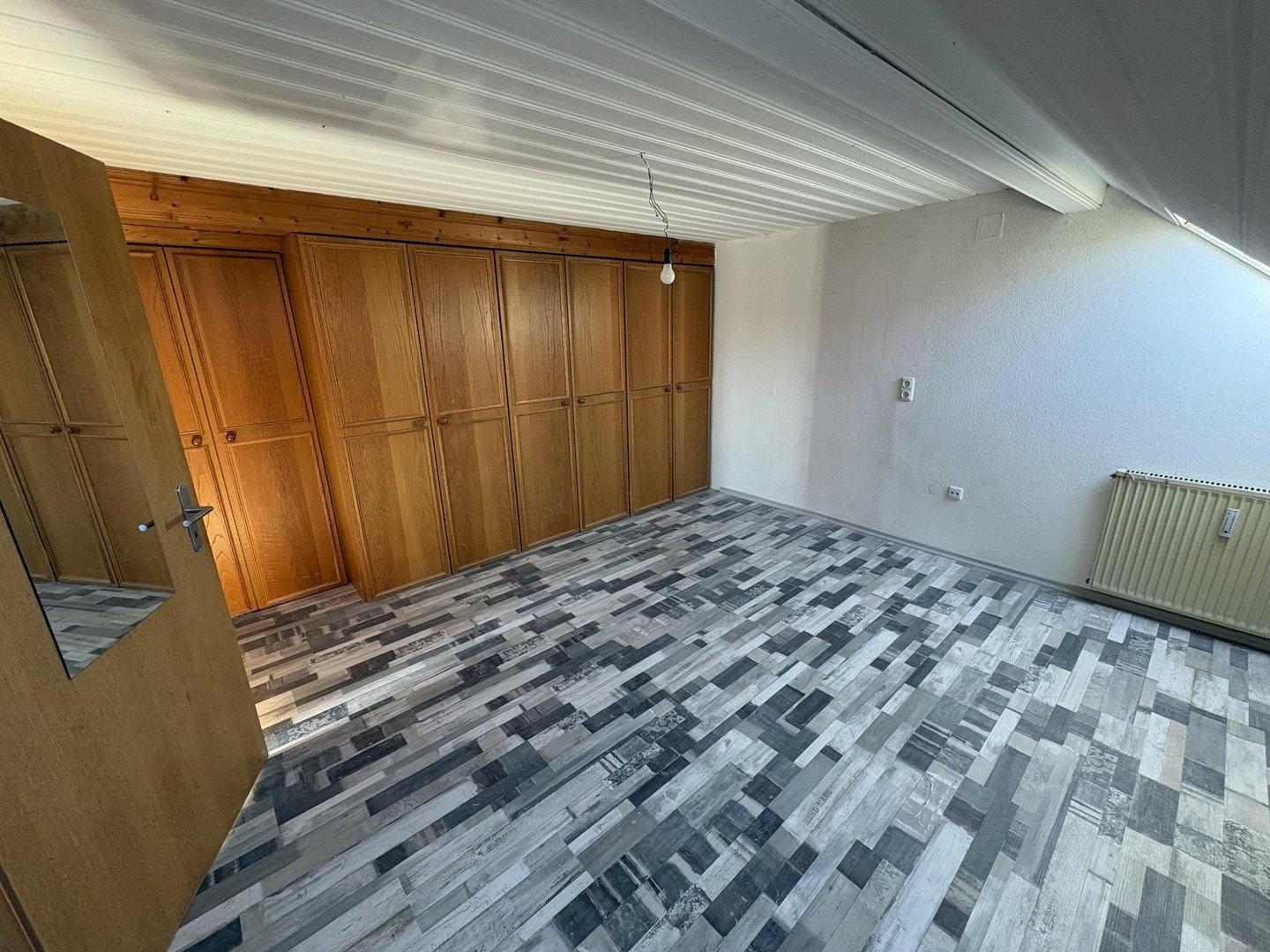 Geräumige und helle Altbauwohnung mit Dachterrasse in bester Karlsfelder Lage – Karlsfeld – Vorschaubild 23