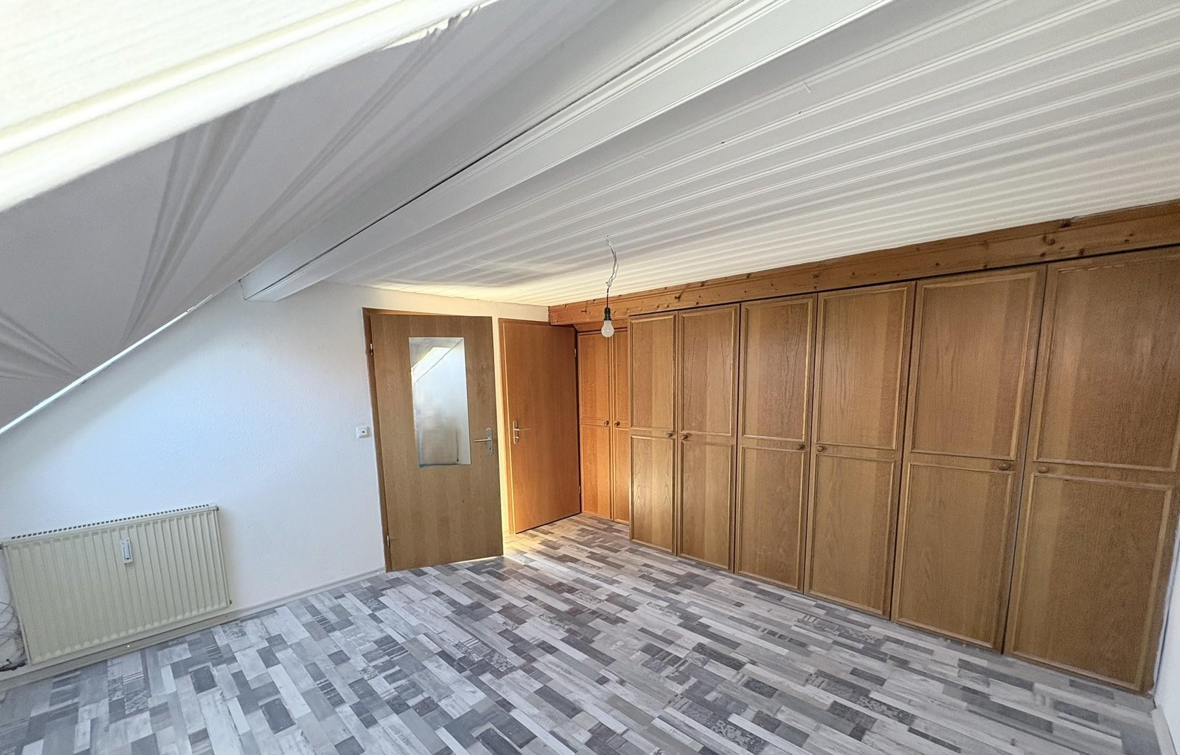 Geräumige und helle Altbauwohnung mit Dachterrasse in bester Karlsfelder Lage – Karlsfeld – Vorschaubild 24