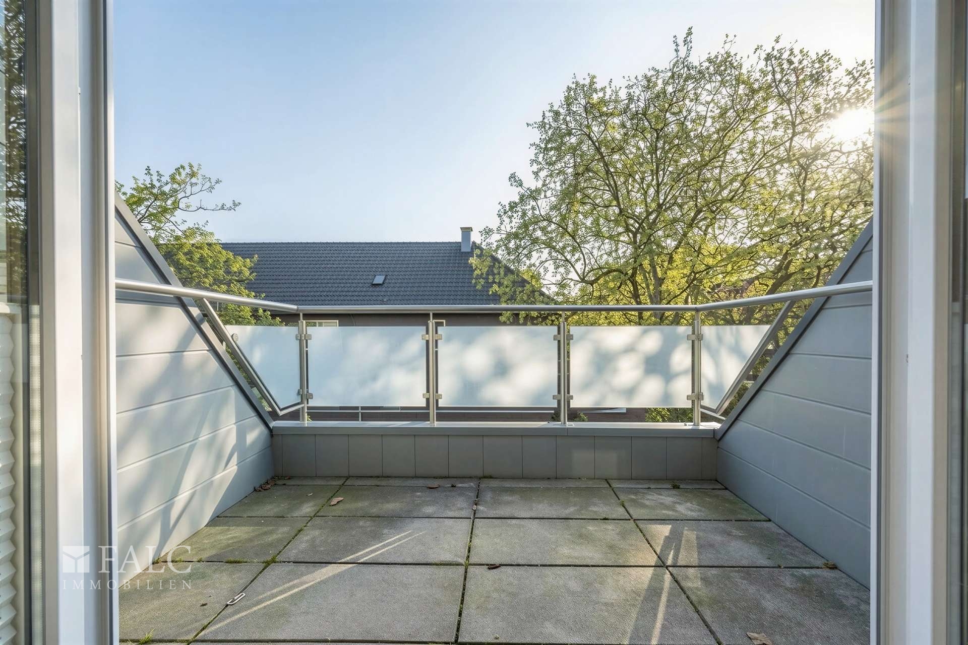 Lichtdurchflutete Dachgeschoss-Maisonette-Wohnung im Herzen von Rüttenscheid – Essen – Vorschaubild 3