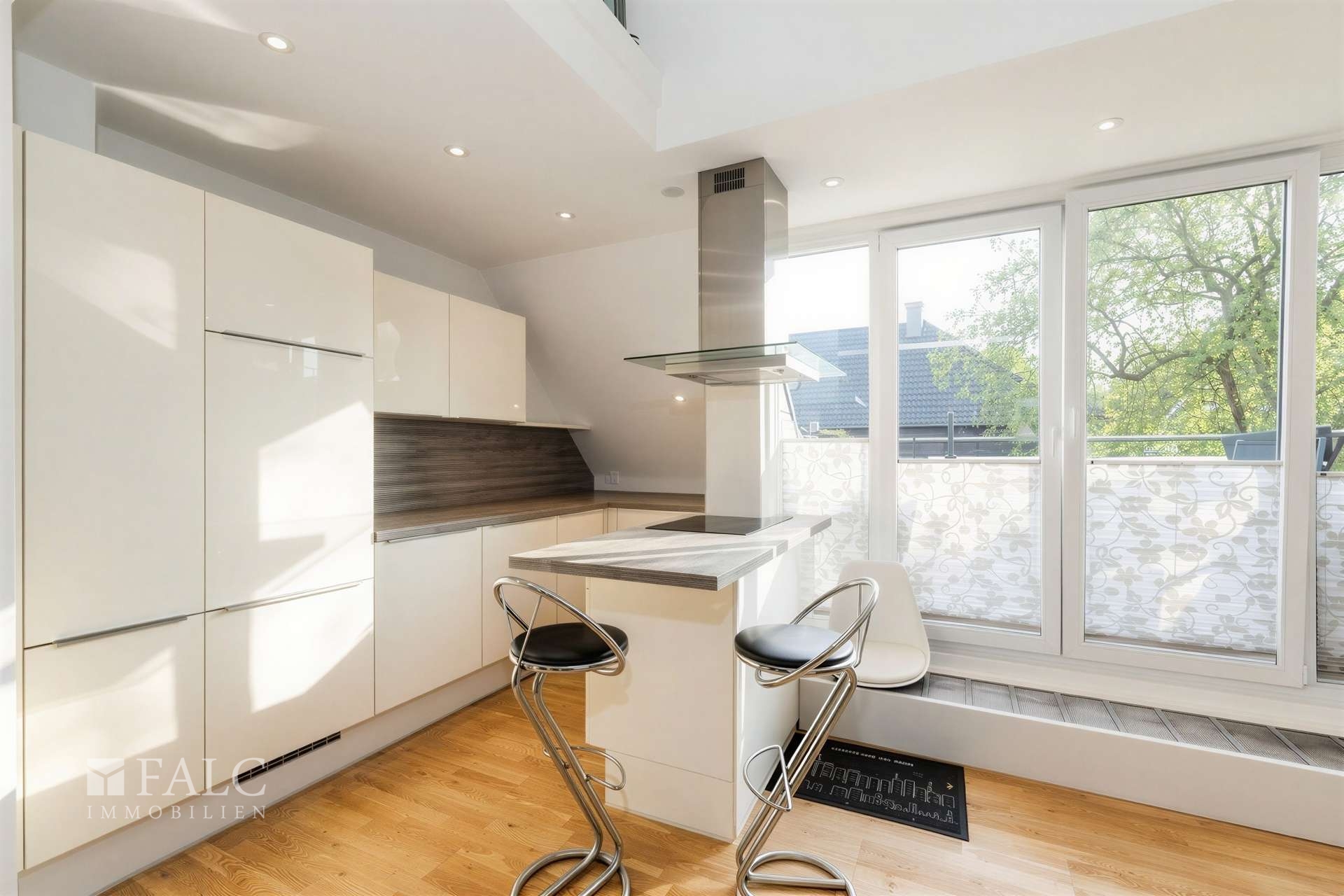 Lichtdurchflutete Dachgeschoss-Maisonette-Wohnung im Herzen von Rüttenscheid – Essen – Vorschaubild 4