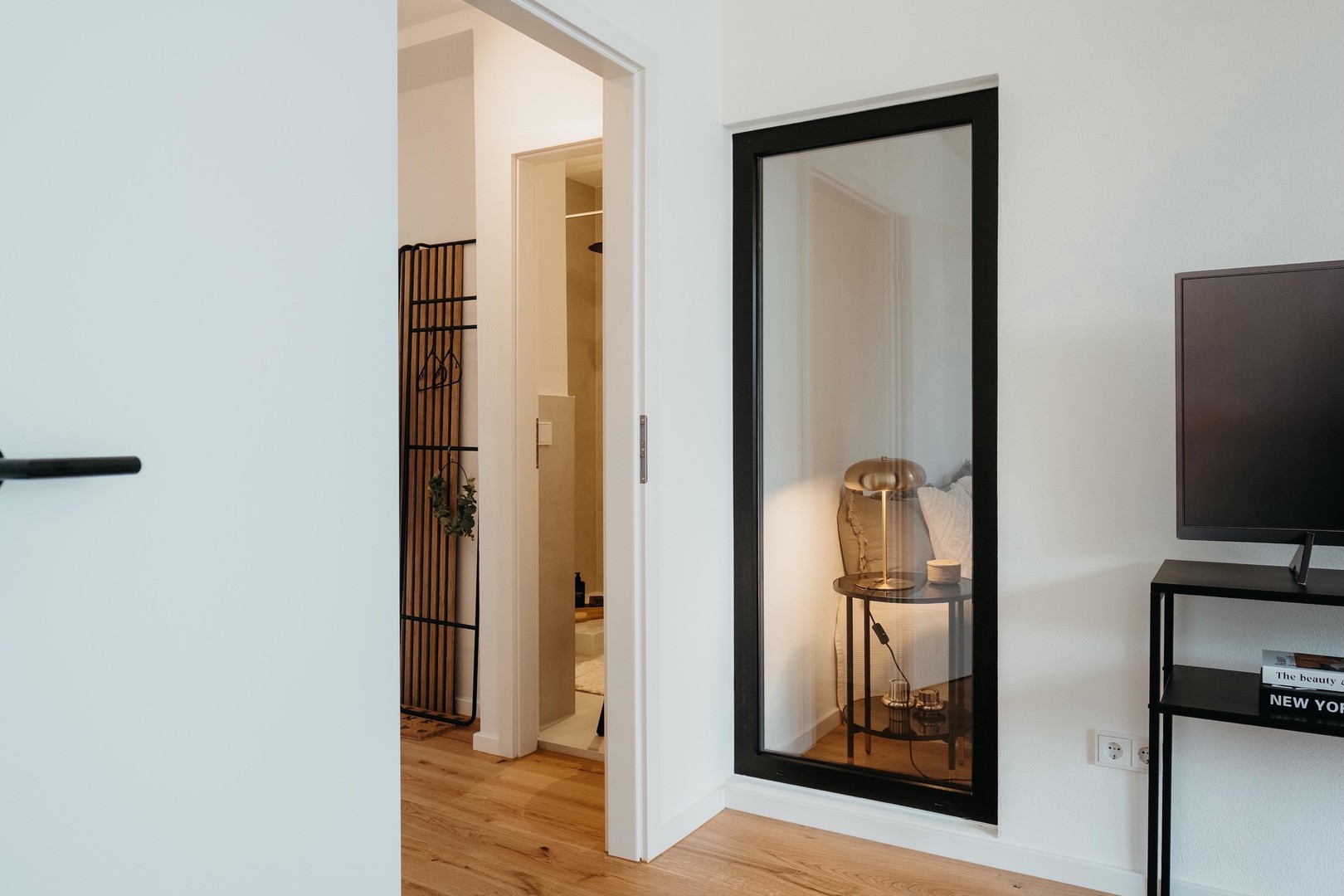 Im Herzen Schwabings: Charmante 2-Zimmer-Wohnung mit Balkon – München – Vorschaubild 6