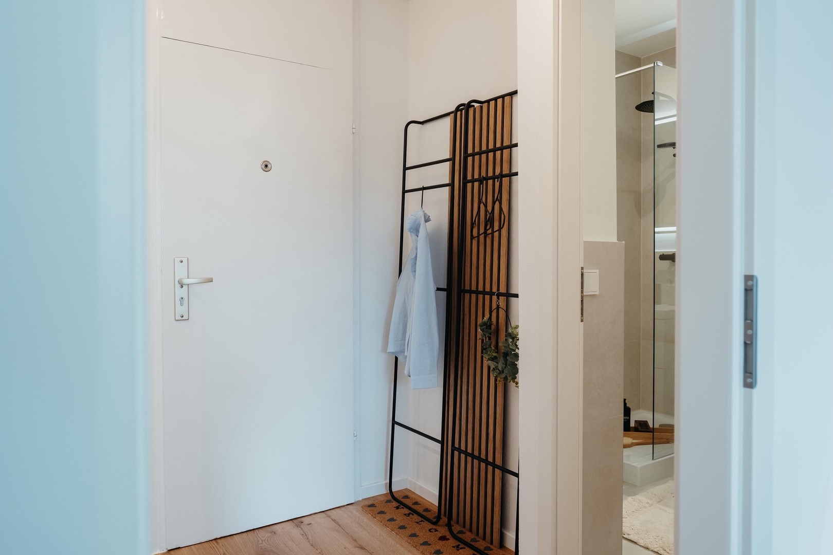 Im Herzen Schwabings: Charmante 2-Zimmer-Wohnung mit Balkon – München – Vorschaubild 10