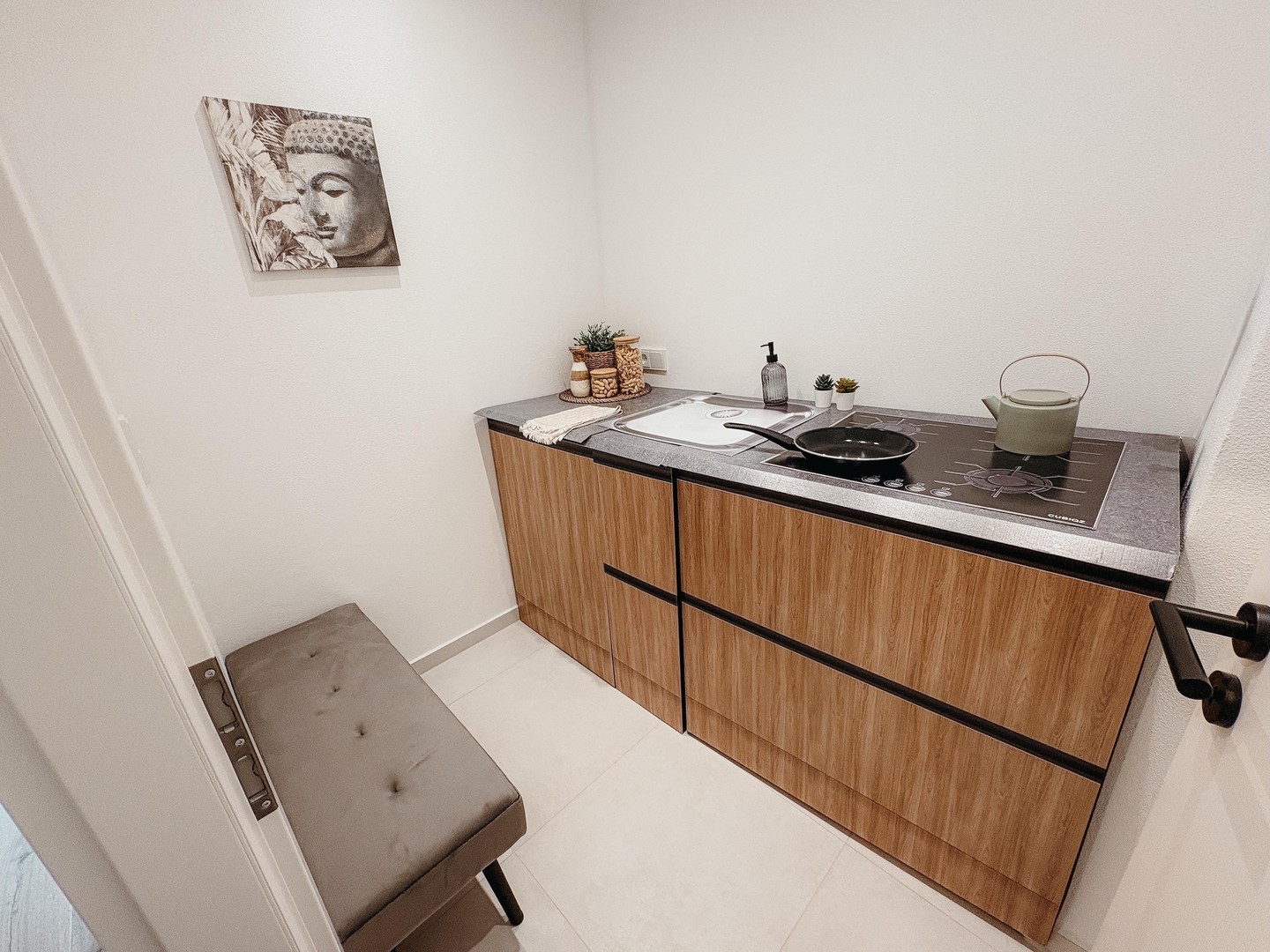 Im Herzen Schwabings: Charmante 2-Zimmer-Wohnung mit Balkon – München – Vorschaubild 11