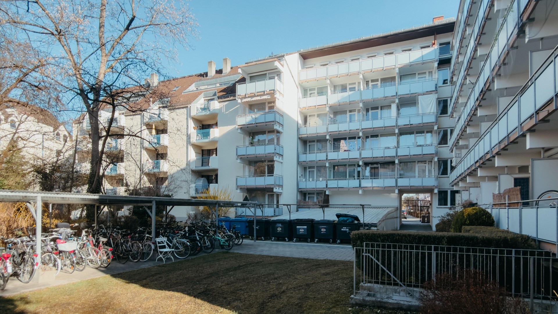 Im Herzen Schwabings: Charmante 2-Zimmer-Wohnung mit Balkon – München – Vorschaubild 14