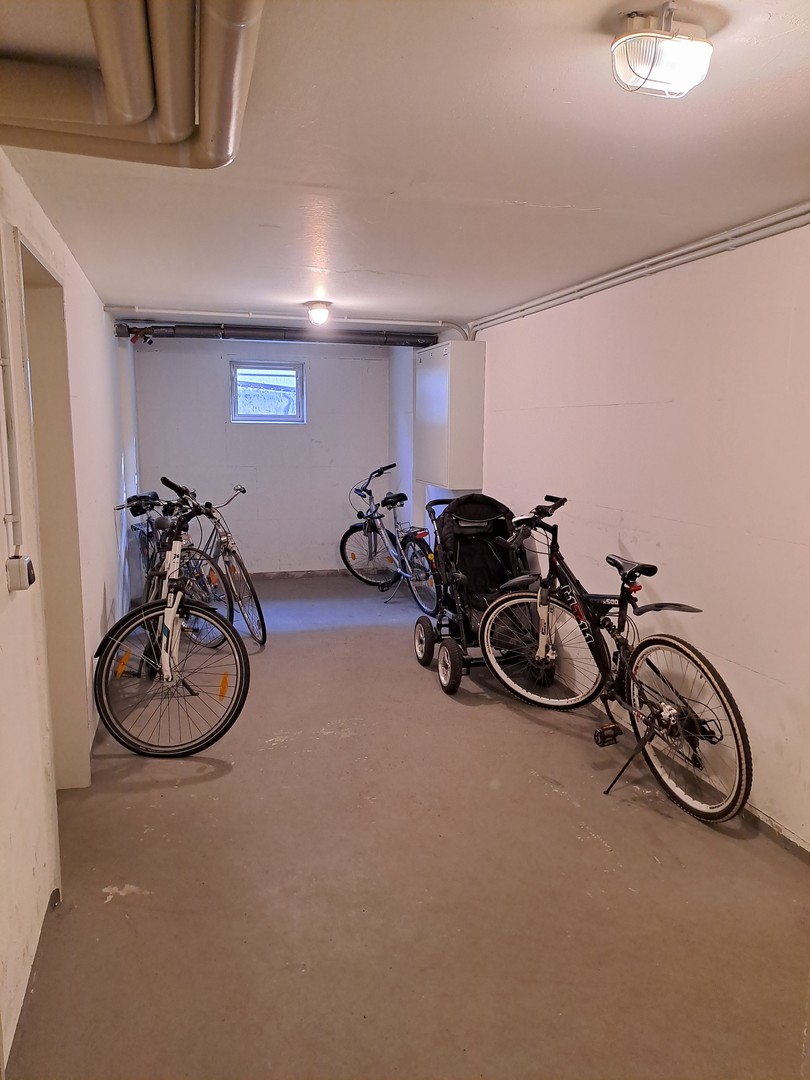Charmante 3-Zimmer-Maisonettewohnung, TG-Stellplatz & Balkon in grüner Lage von Hamburg Meiendorf – Hamburg – Vorschaubild 9