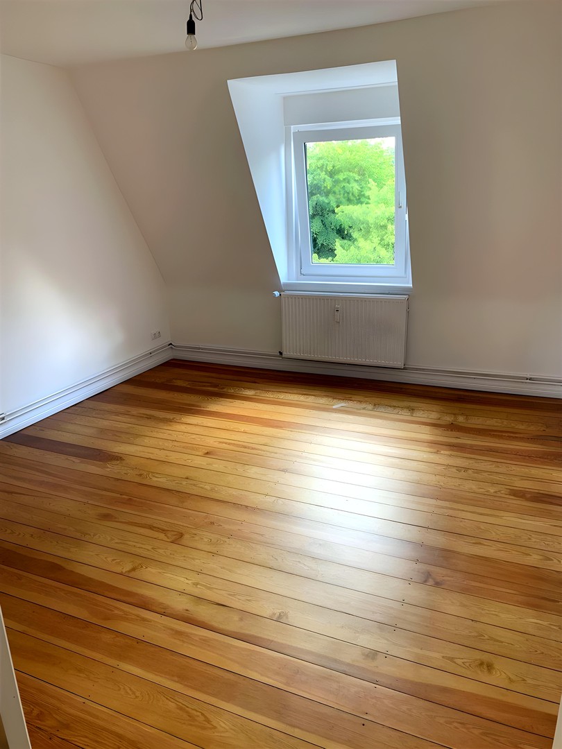 Exklusive 4-Zimmer-Dachgeschosswohnung für Studenten-WG – Frisch saniert | Neue Einbauküche – Hamburg – Vorschaubild 15