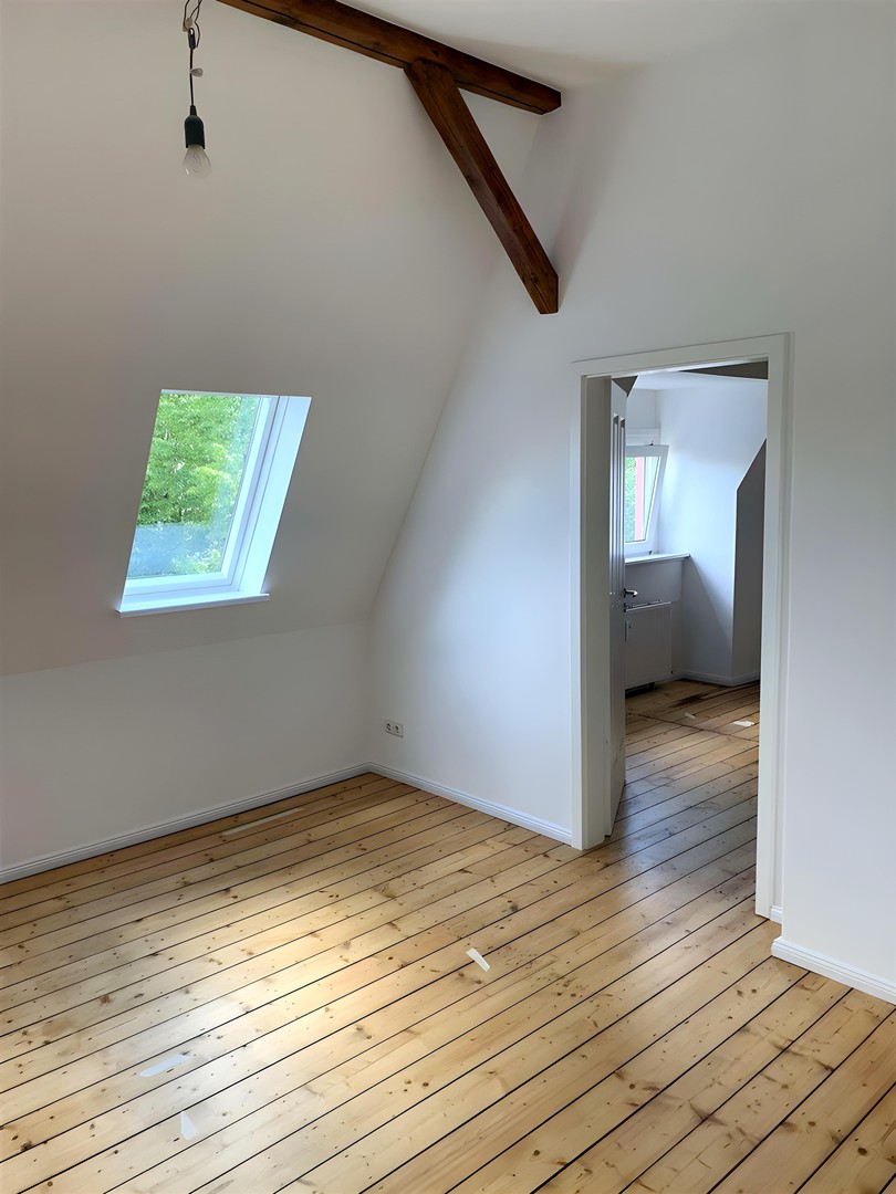Exklusive 4-Zimmer-Dachgeschosswohnung für Studenten-WG – Frisch saniert | Neue Einbauküche – Hamburg – Vorschaubild 16