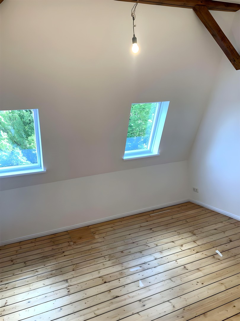 Exklusive 4-Zimmer-Dachgeschosswohnung für Studenten-WG – Frisch saniert | Neue Einbauküche – Hamburg – Vorschaubild 17