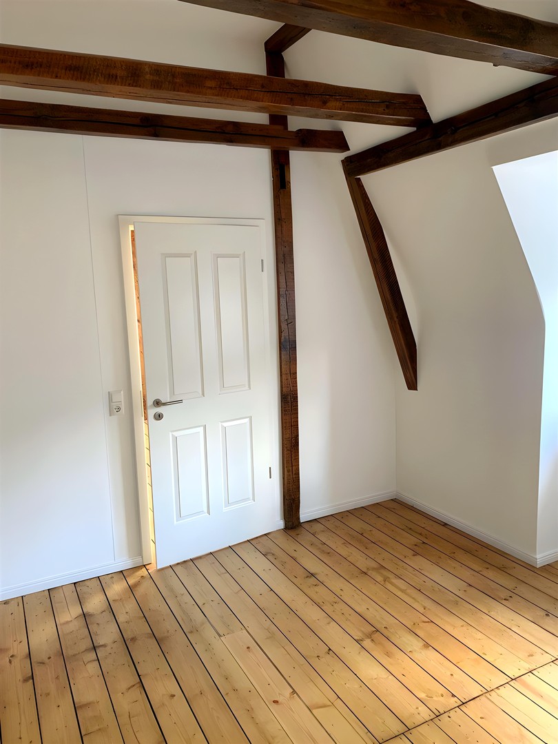 Exklusive 4-Zimmer-Dachgeschosswohnung für Studenten-WG – Frisch saniert | Neue Einbauküche – Hamburg – Vorschaubild 27