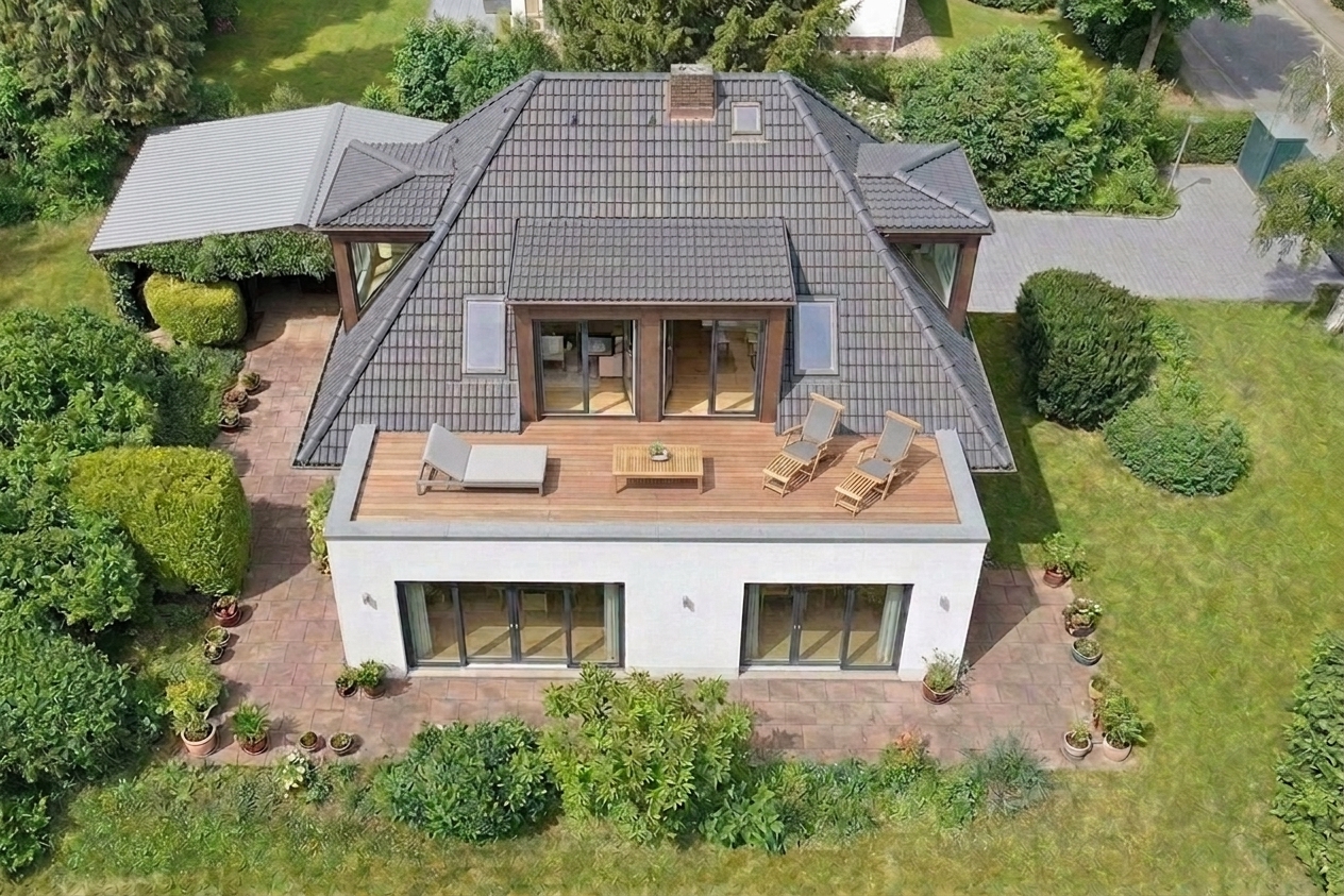 Attraktives Sanierungskonzept: Einfamilienhaus in besonderer Lage Volksdorf mit großem Grundstück