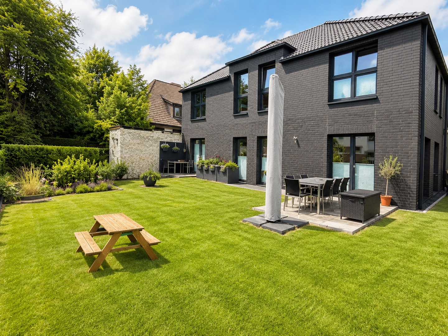 Neuwertige Doppelhaushälfte in Hamburg-Oldenfelde | 157 m² · 6 Zimmer · Südwest-Garten – Hamburg – Vorschaubild 2