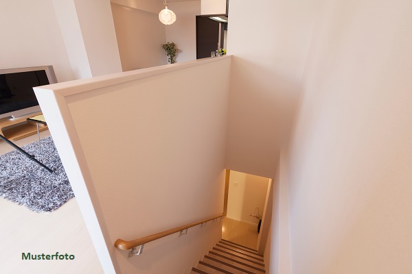 Kleine 2-Zimmer-Wohnung unterm Dach – Duisburg – Bild 1 von 1