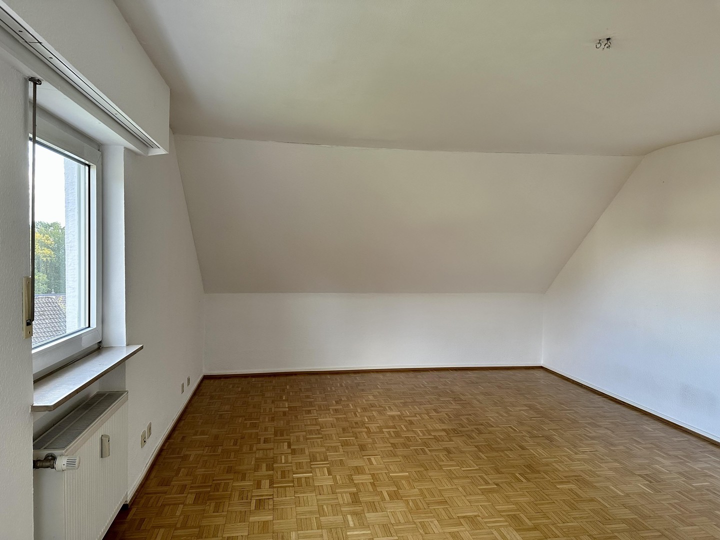 Lichtdurchflutete 3,5-Zi-Dachgeschosswohnung mit Panoramablick auf der Bellevue – Saarbrücken – Vorschaubild 2