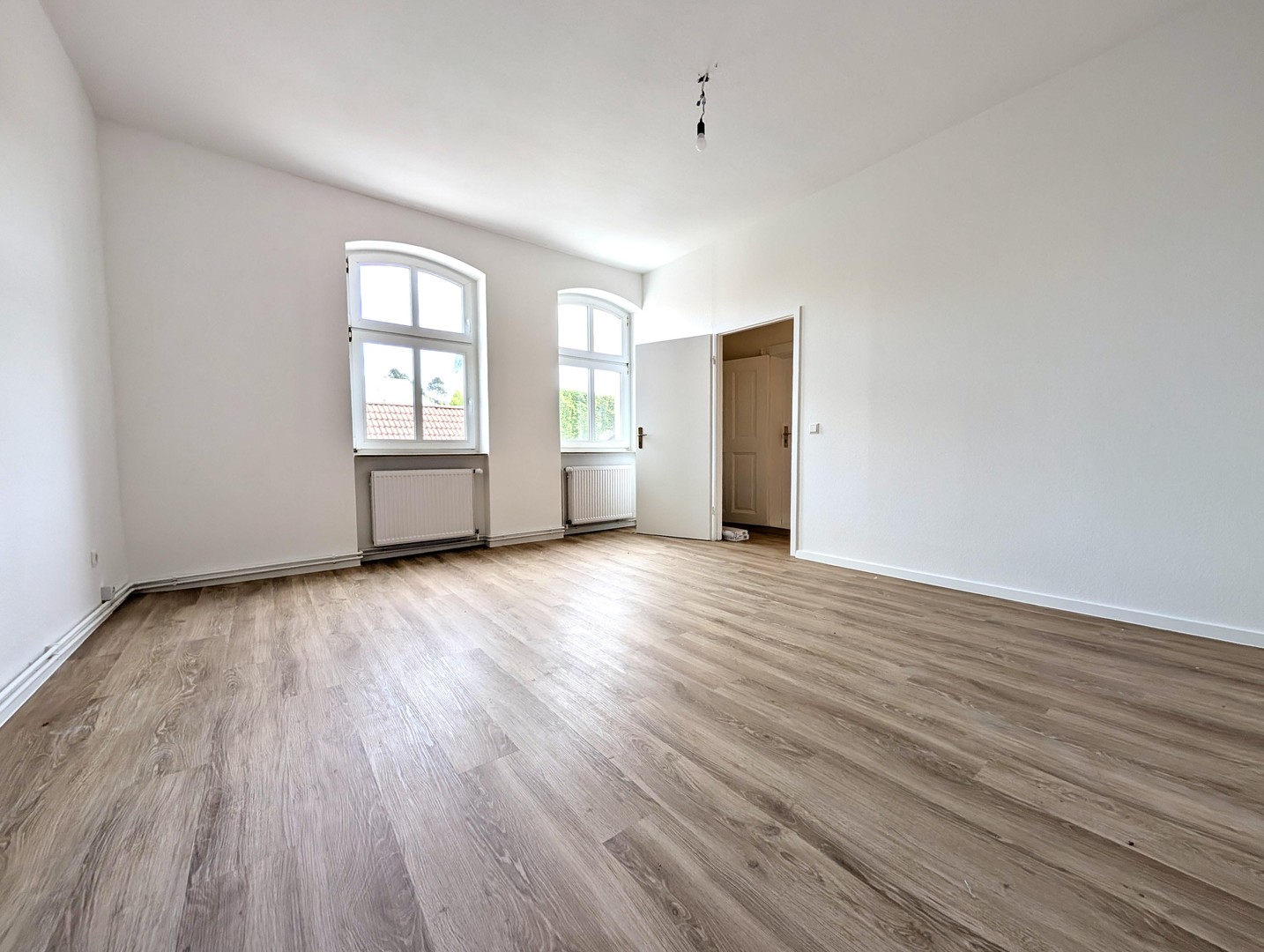 Sanierte 2,5-Zimmerwohnung im 1. OG mit Einbauküche – Biesenthal – Vorschaubild 2