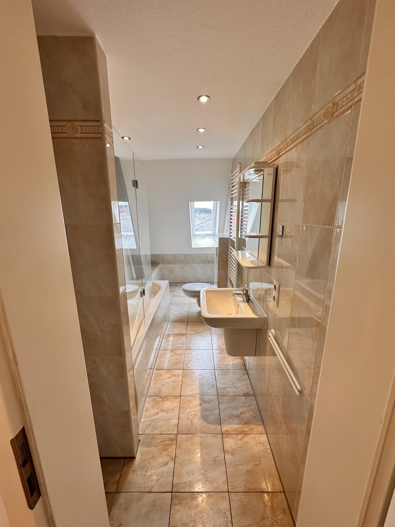 Maisonette-Wohnung mit großer 40m² Dachterrasse in Sinsheim-Hilsbach – Sinsheim-Hilsbach – Vorschaubild 4