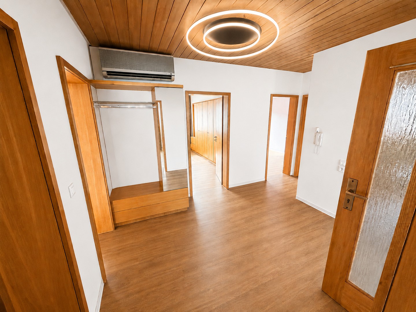Großzügige 4-Zimmer-Wohnung mit Südbalkon und Klimaanlage in Wangen