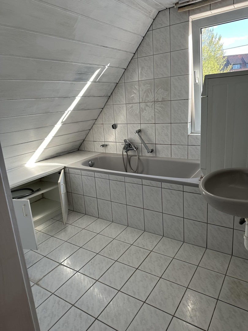Gewerblich genutzte 4 Zimmer Wohnung an Firmen in 71570 Oppenweiler zu vermieten. – Oppenweiler – Vorschaubild 8