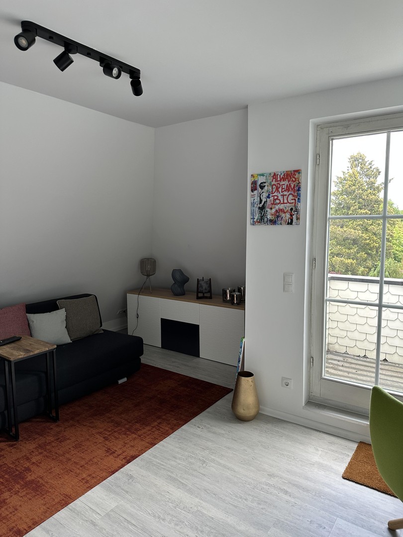 Möblierte hochwertige 1-Zimmer-Wohnung mit moderner Ausstattung in ruhiger Lage, Hamburg-Farmsen – Hamburg – Vorschaubild 2