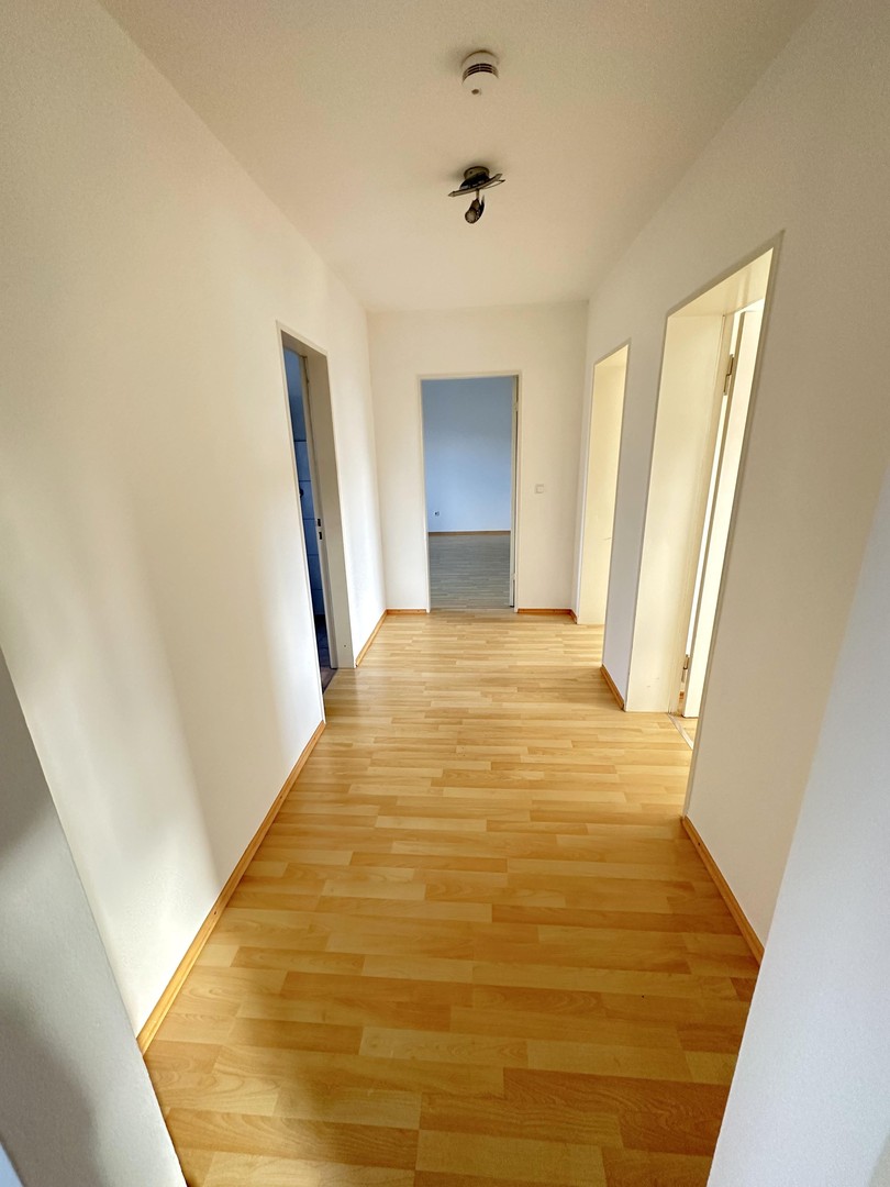 Großzügige 4 Zi-Whg. im Zentrum Poings mit EBK u. Gäste-WC – Poing – Vorschaubild 9