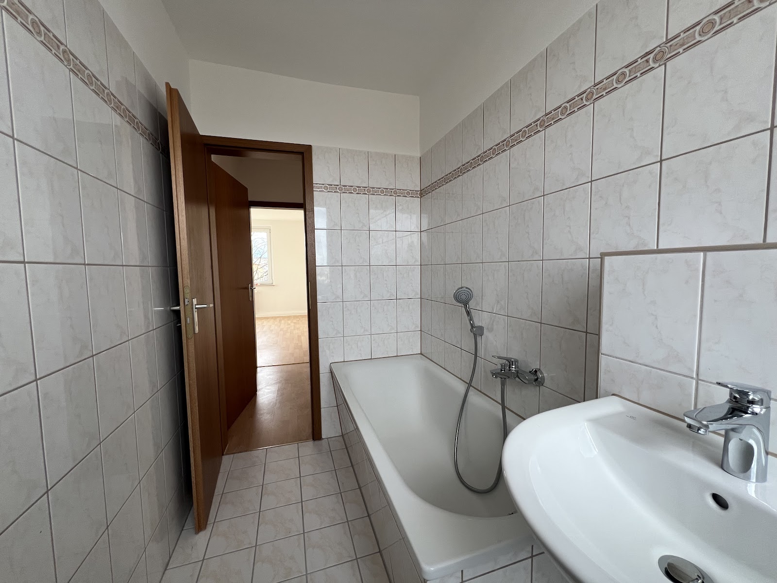 5-Zimmer-Wohnung plus Hauswirtschaftsraum auf 122 qm – Chemnitz – Vorschaubild 8