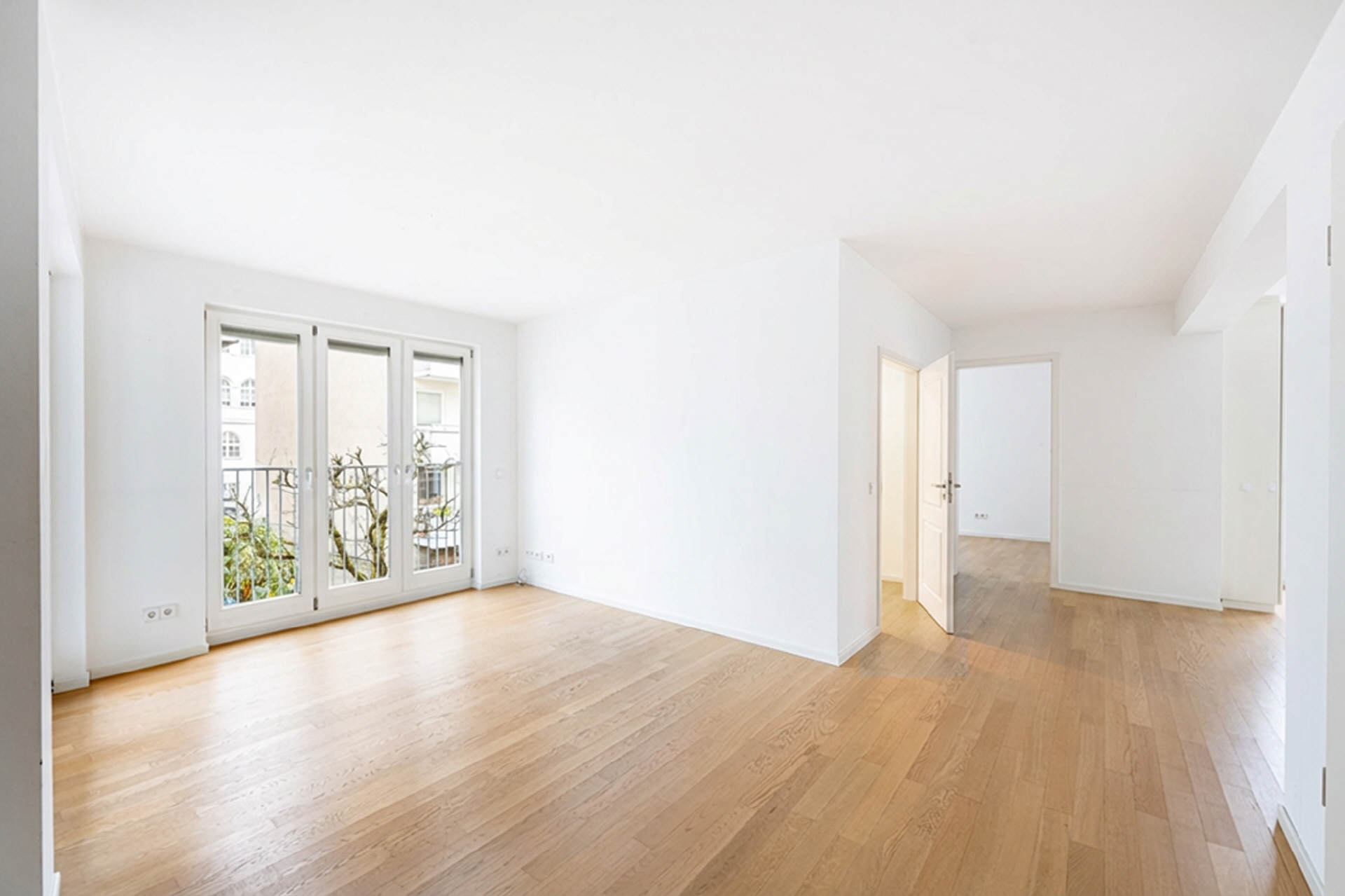 AIGNER - Rarität beim Kaiserplatz: Neuwertige 3-Zimmer-Wohnung mit 2 Balkonen und Innenhoflage – München – Vorschaubild 9
