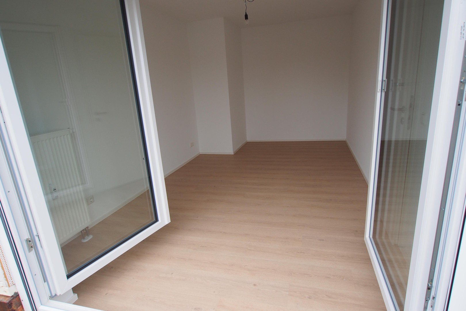 Sehr helle 2-Zimmer- Wohnung mit Ost-Süd-Balkon – München – Vorschaubild 4