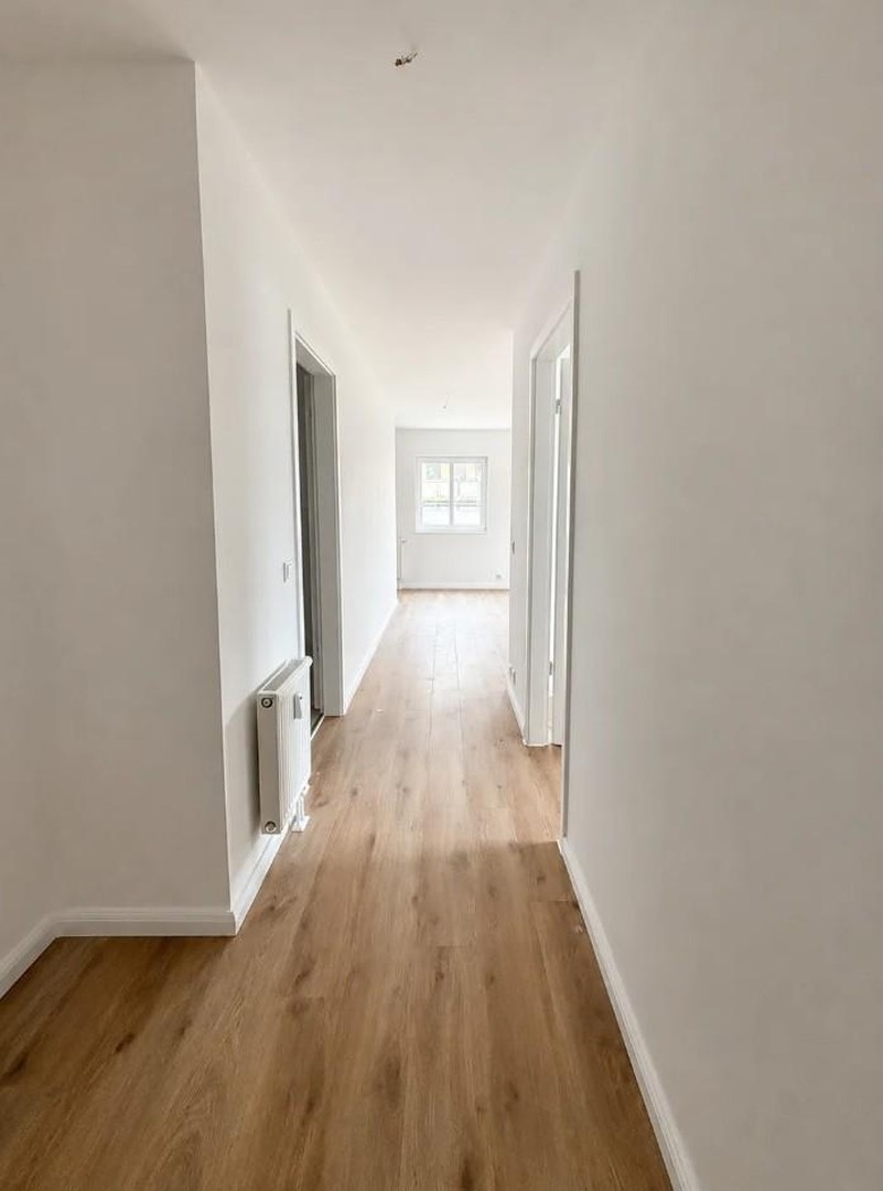 °°Frisch sanierte°° sonnige 3 Zimmer Wohnung mit Balkon und neuer Einbauküche – Blankenfelde-Mahlow – Vorschaubild 3