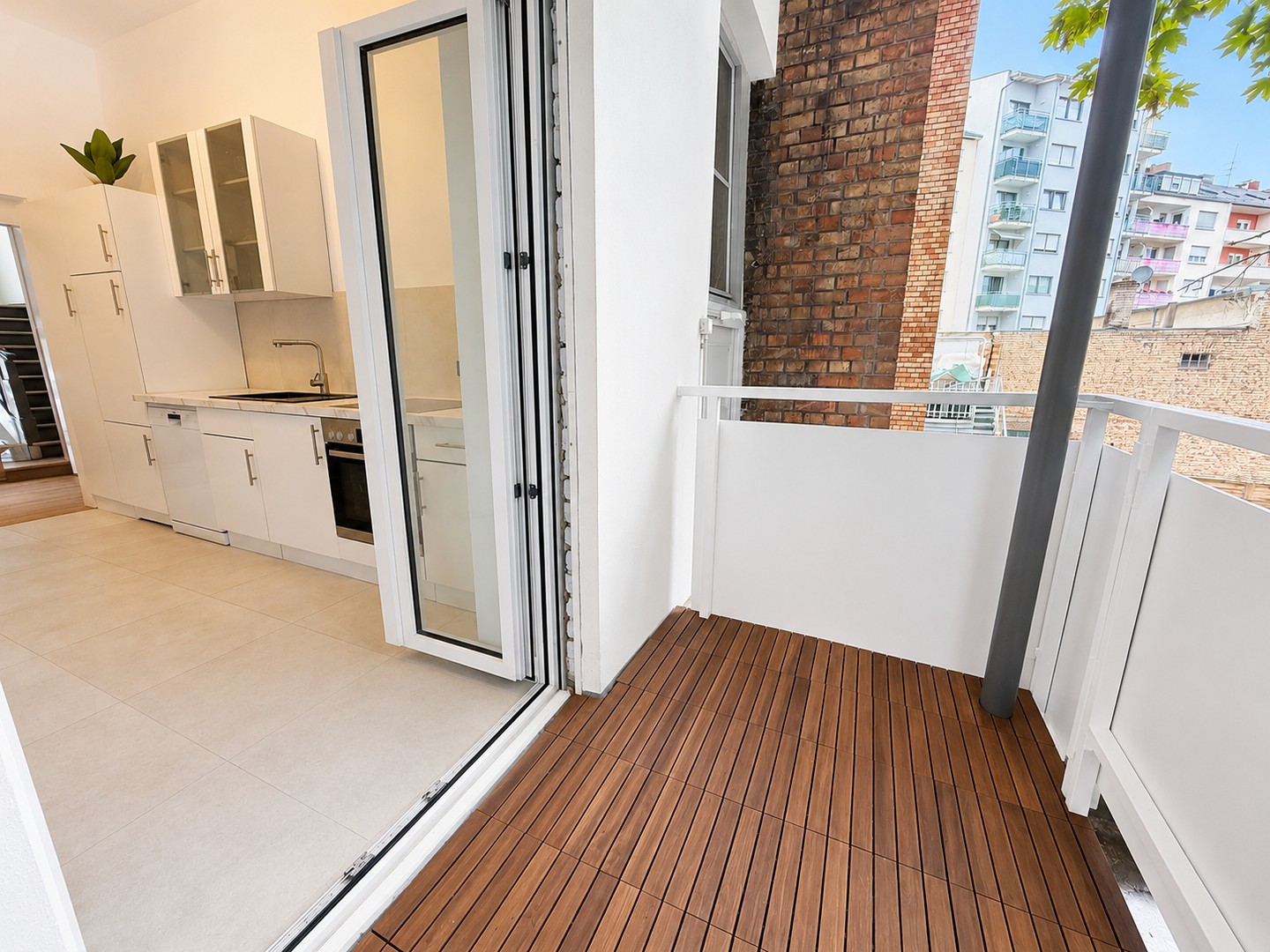 Modernisierte 3-Zimmer-Wohnung mit Balkon, Einbauküche & Tageslichtbad – Ludwigshafen am Rhein – Bild 1 von 11