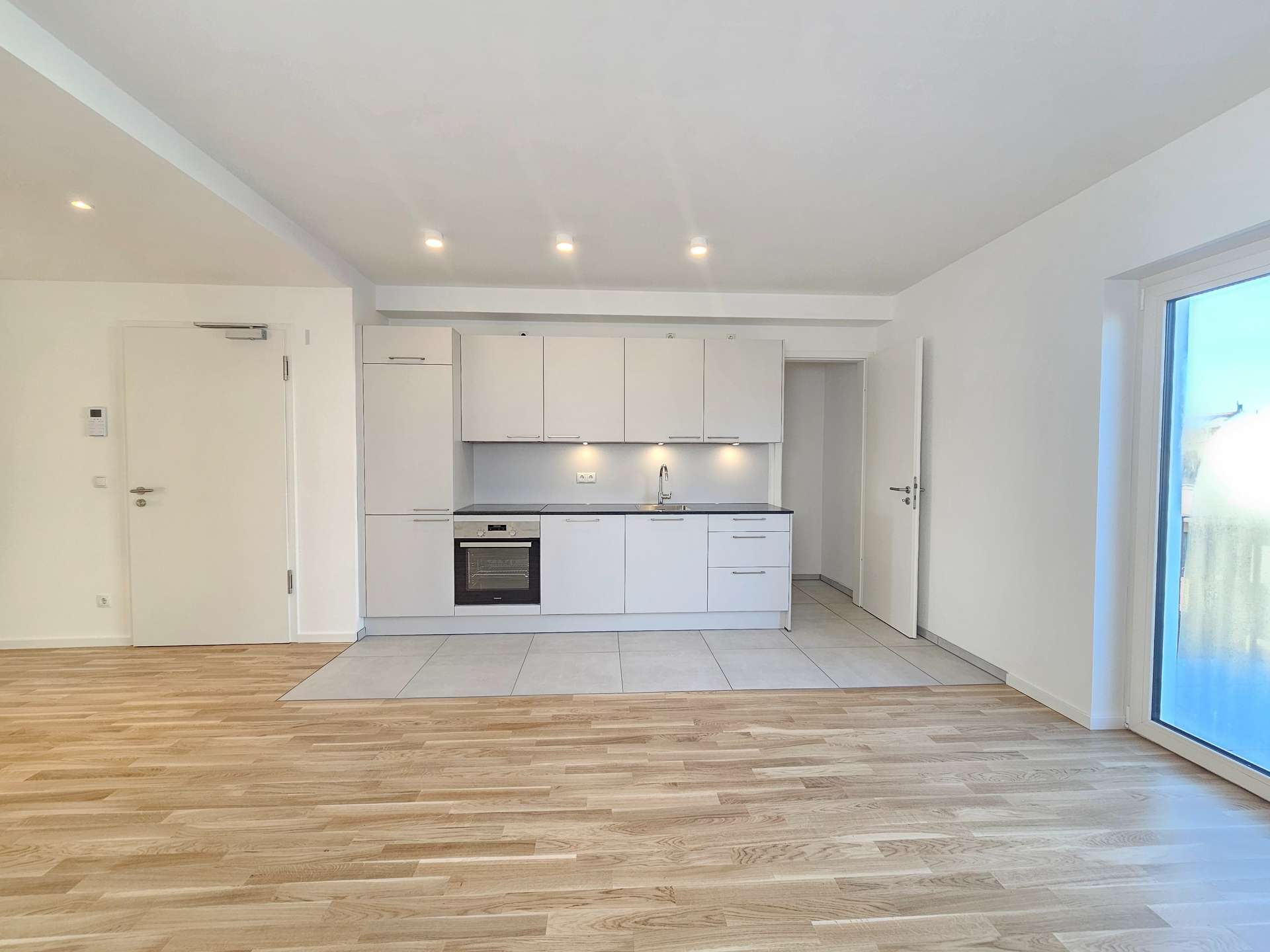 Attraktive 3-Zimmer Wohnung mit großem Balkon I Einbauküche I Fußbodenheizung | Stellplatz – Leipzig – Vorschaubild 2
