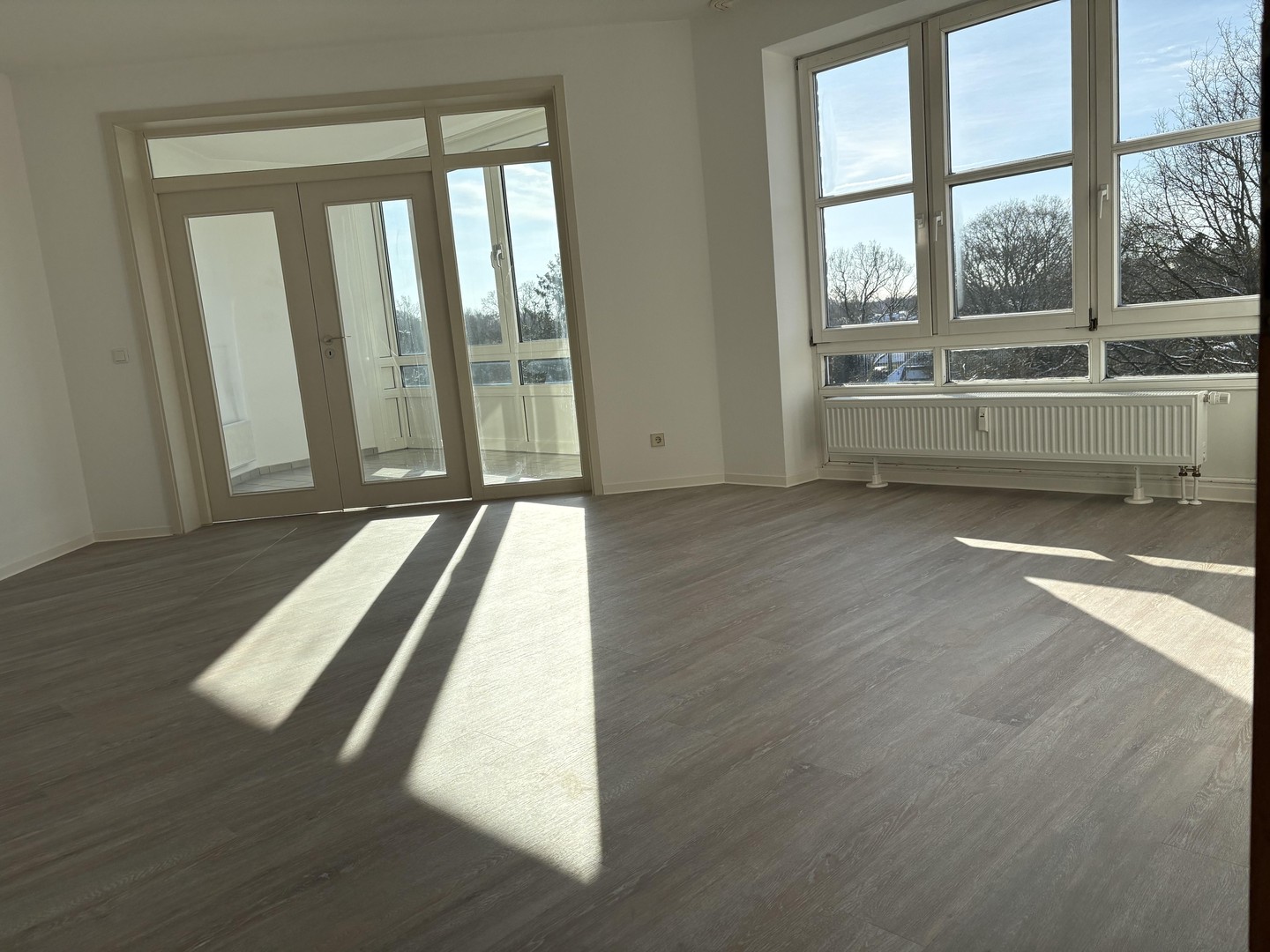 3-Zimmer Endetagen-Wohnung mit Südloggia und Tiefgaragen-Stellplatz – Norderstedt – Bild 1 von 14