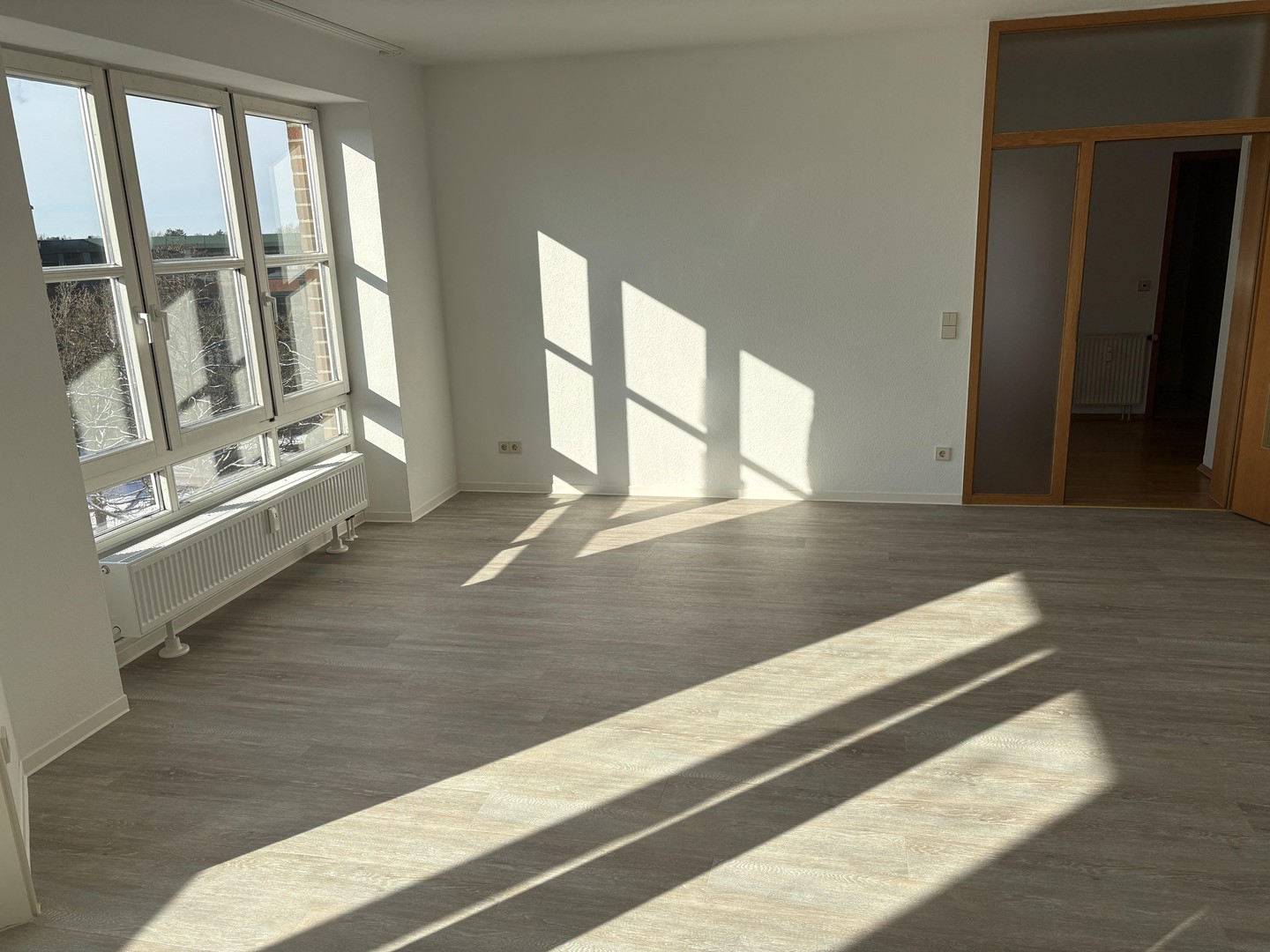 3-Zimmer Endetagen-Wohnung mit Südloggia und Tiefgaragen-Stellplatz – Norderstedt – Vorschaubild 4