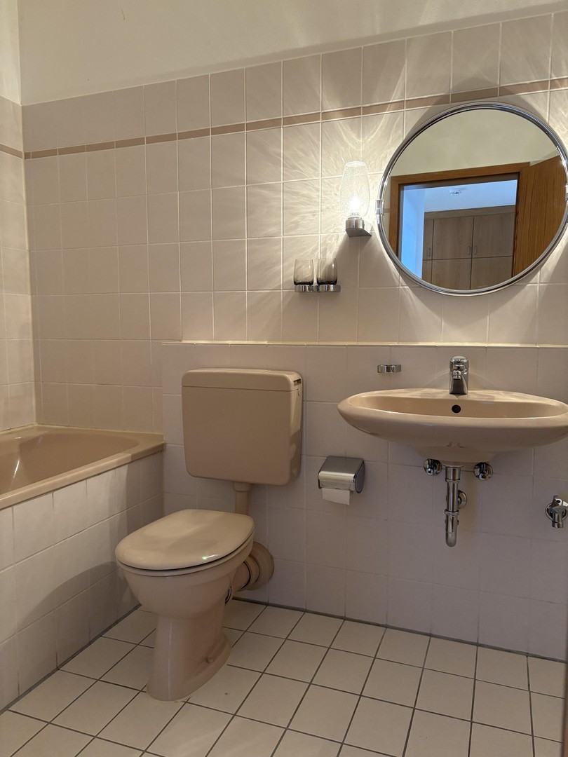3-Zimmer Endetagen-Wohnung mit Südloggia und Tiefgaragen-Stellplatz – Norderstedt – Vorschaubild 6