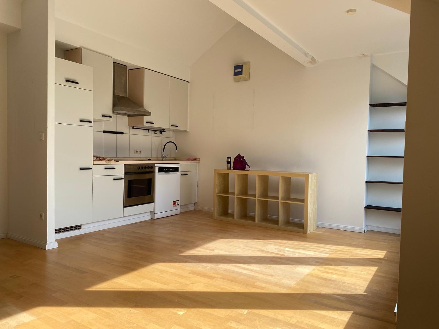 Lichtdurchflutete Dachgeschoßwohnung in Barmbek-Nord mit eigenem Stellplatz – Hamburg – Vorschaubild 3