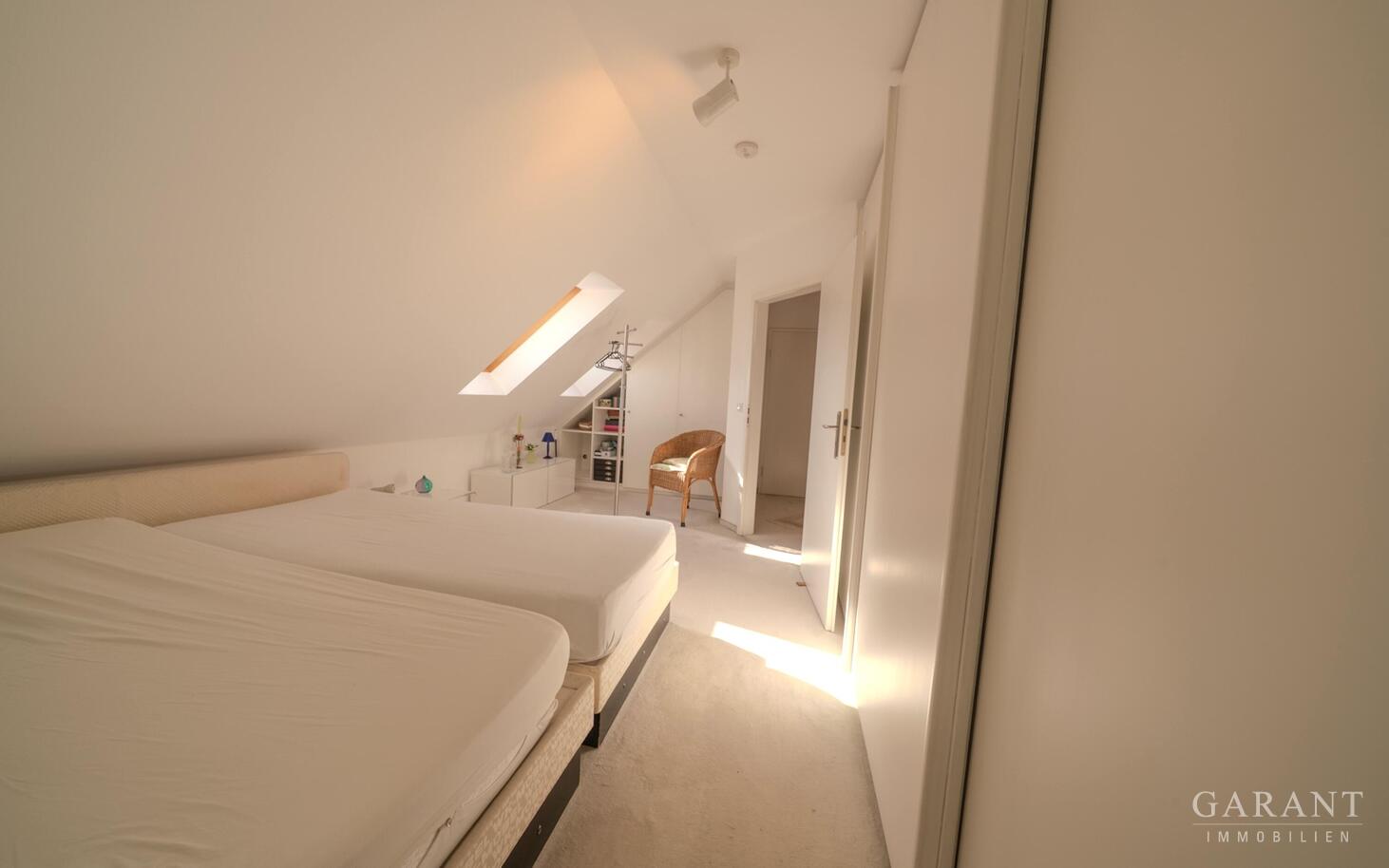 Stilvolle Atelier-Dachgeschosswohnung in begehrter Isarnähe von München-Solln – München-Solln – Vorschaubild 4
