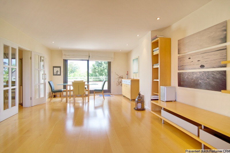 Schöne möblierte Maisonettewohnung mit Balkon und Rheinblick – Düsseldorf – Vorschaubild 3