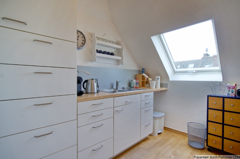 Ansprechend und komplett möblierte Wohnung in sehr schöner Wohnlage, mit Internetzugang und HomeOffice-Raum – Düsseldorf – Vorschaubild 8
