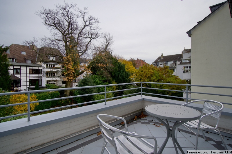 Schöne möblierte 2-Zimmer-Wohnung mit Balkon und Blick in den Garten, in einer gepflegten, ruhigen Wohnlage. – Düsseldorf – Vorschaubild 2