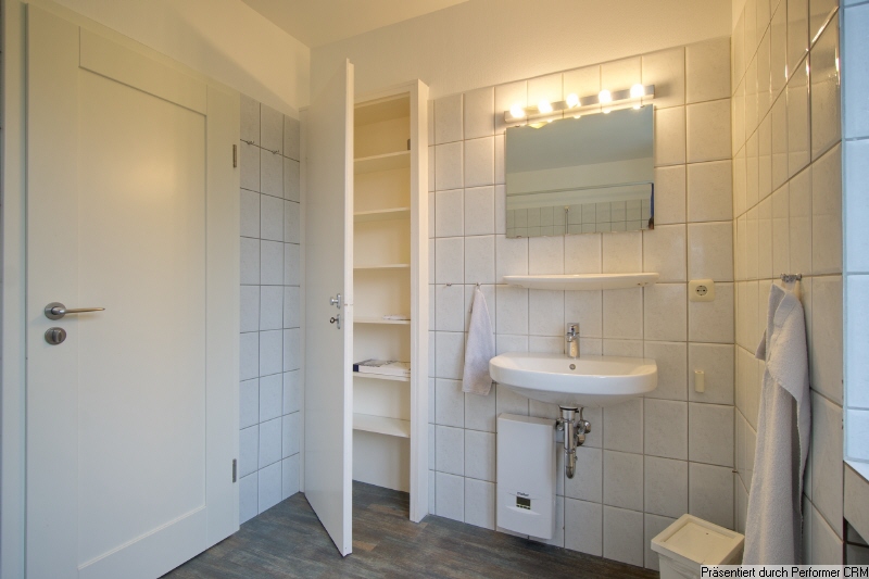 Schöne möblierte 2-Zimmer-Wohnung mit Balkon und Blick in den Garten, in einer gepflegten, ruhigen Wohnlage. – Düsseldorf – Vorschaubild 10