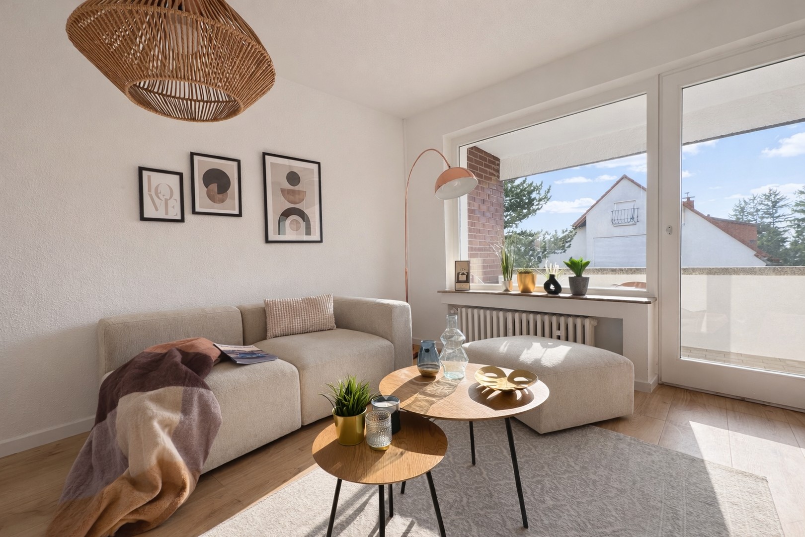 Einzugsbereit und Provisionsfrei * Sonnendurchflutete 2-Zi.-Whg. Stellplatz / sonnig. Balkon – Wiesbaden – Vorschaubild 3
