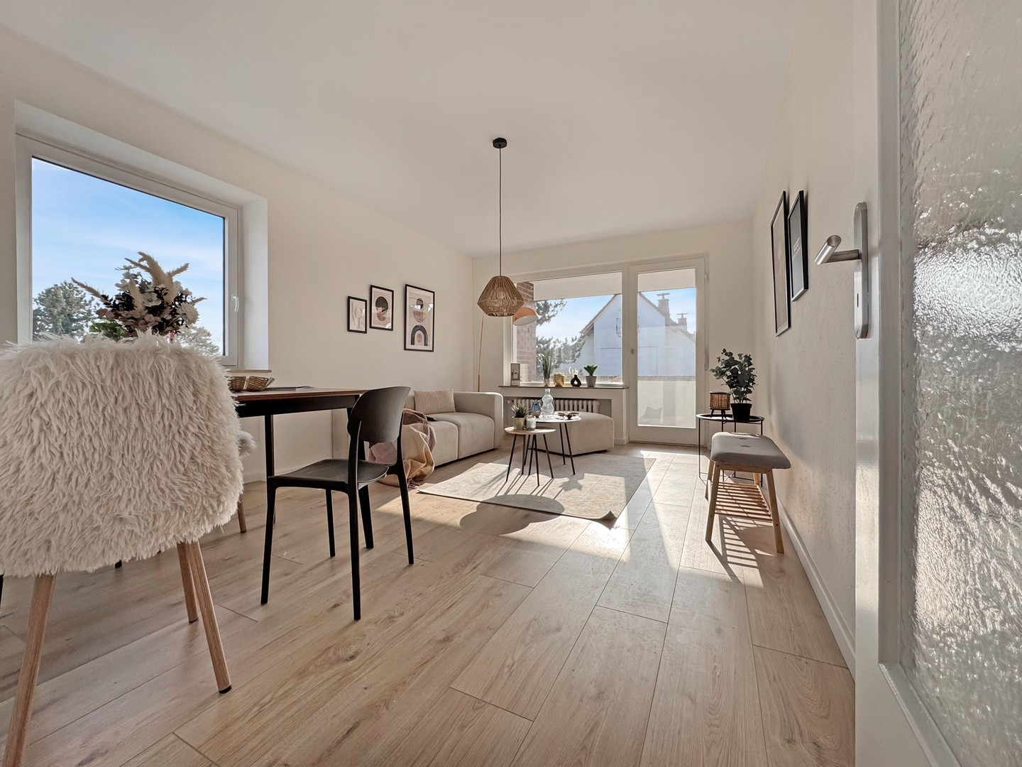Einzugsbereit und Provisionsfrei * Sonnendurchflutete 2-Zi.-Whg. Stellplatz / sonnig. Balkon – Wiesbaden – Vorschaubild 4