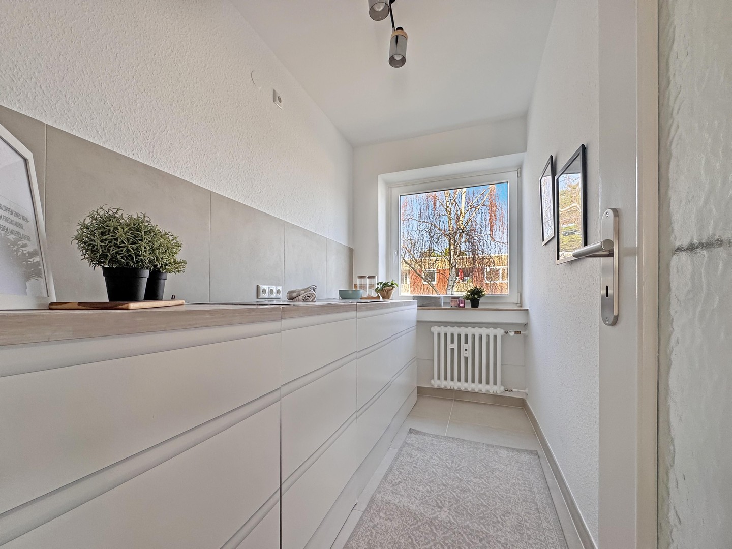 Einzugsbereit und Provisionsfrei * Sonnendurchflutete 2-Zi.-Whg. Stellplatz / sonnig. Balkon – Wiesbaden – Vorschaubild 8
