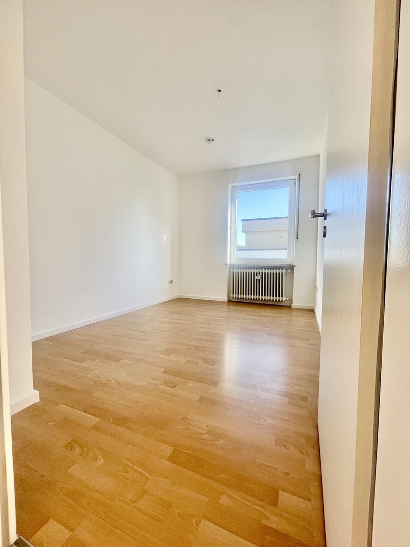 *** Helle 3 Zimmer Wohnung mit ruhiger Westterrasse in Bogenhausen Denning *** – München – Vorschaubild 4