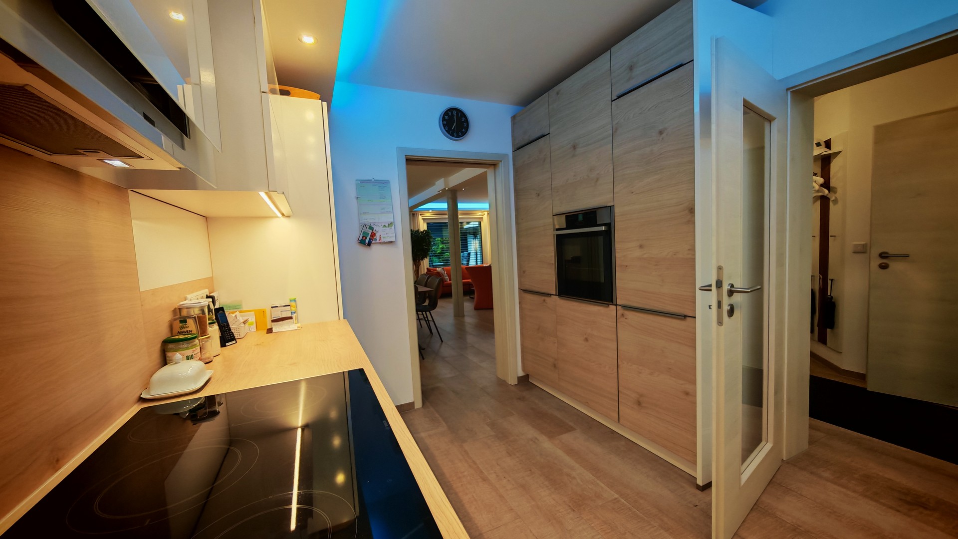 Zeitlose Eleganz trifft modernen Wohnkomfort – hochwertiges Reihenhaus mit exklusivem Interior – ALTDORF B. NUERNBERG – Vorschaubild 12