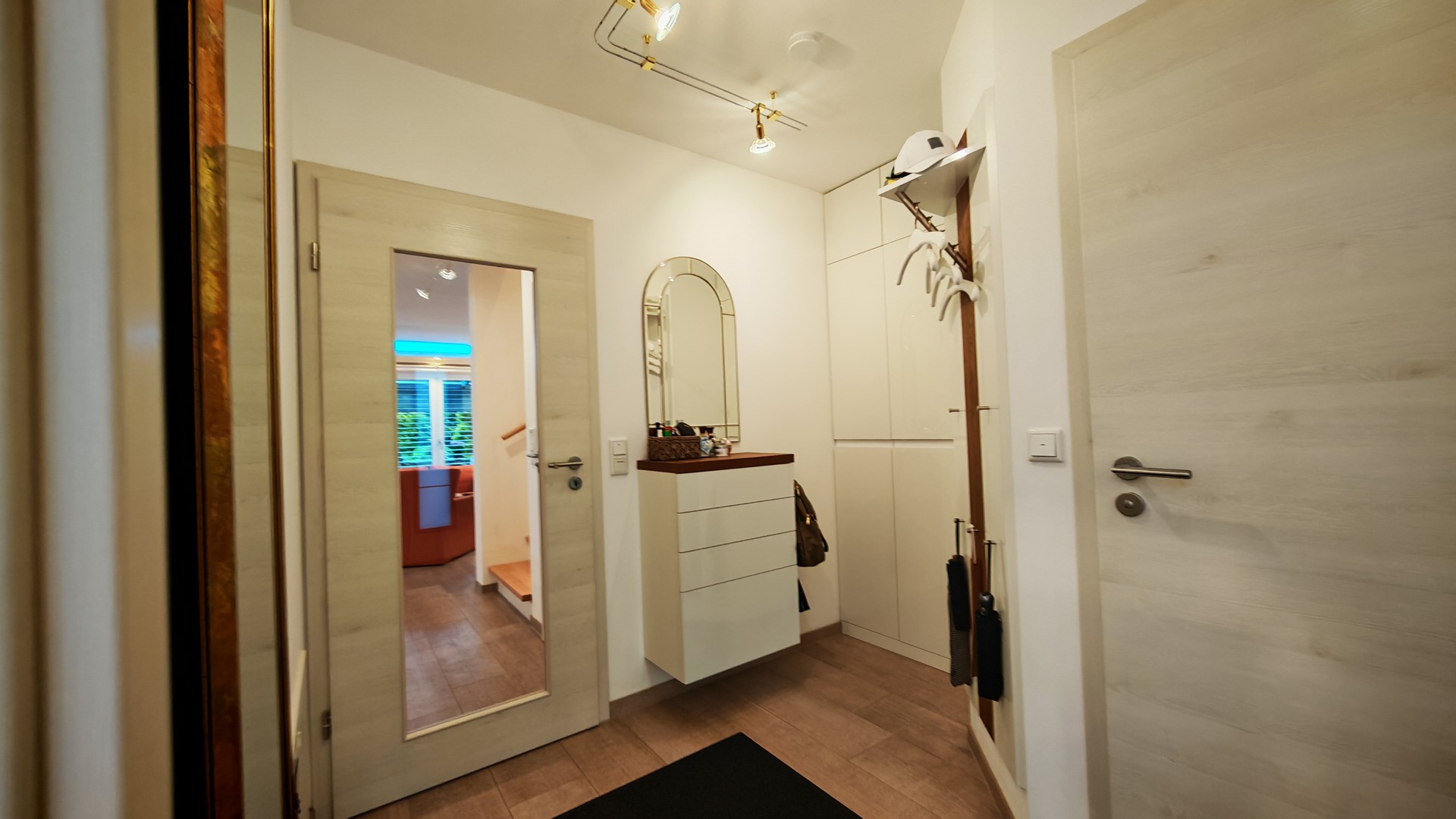 Zeitlose Eleganz trifft modernen Wohnkomfort – hochwertiges Reihenhaus mit exklusivem Interior – ALTDORF B. NUERNBERG – Vorschaubild 14