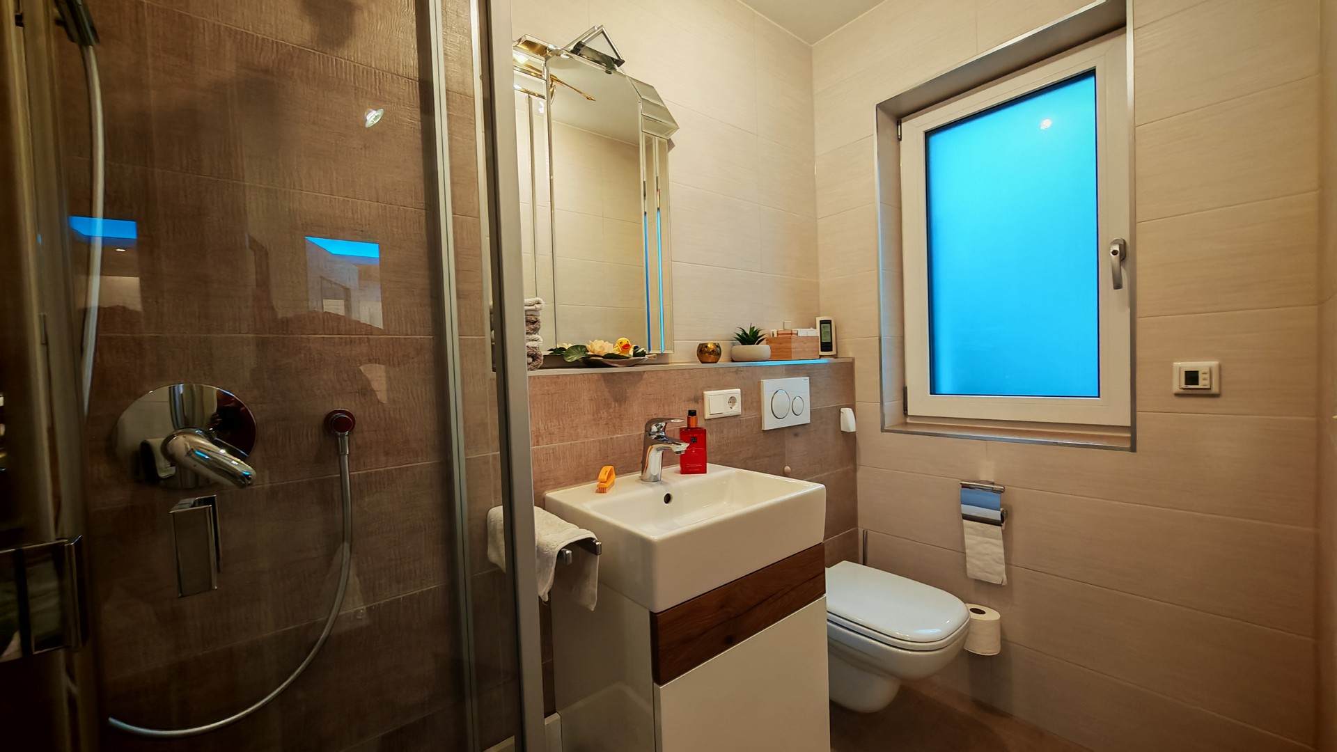 Zeitlose Eleganz trifft modernen Wohnkomfort – hochwertiges Reihenhaus mit exklusivem Interior – ALTDORF B. NUERNBERG – Vorschaubild 16