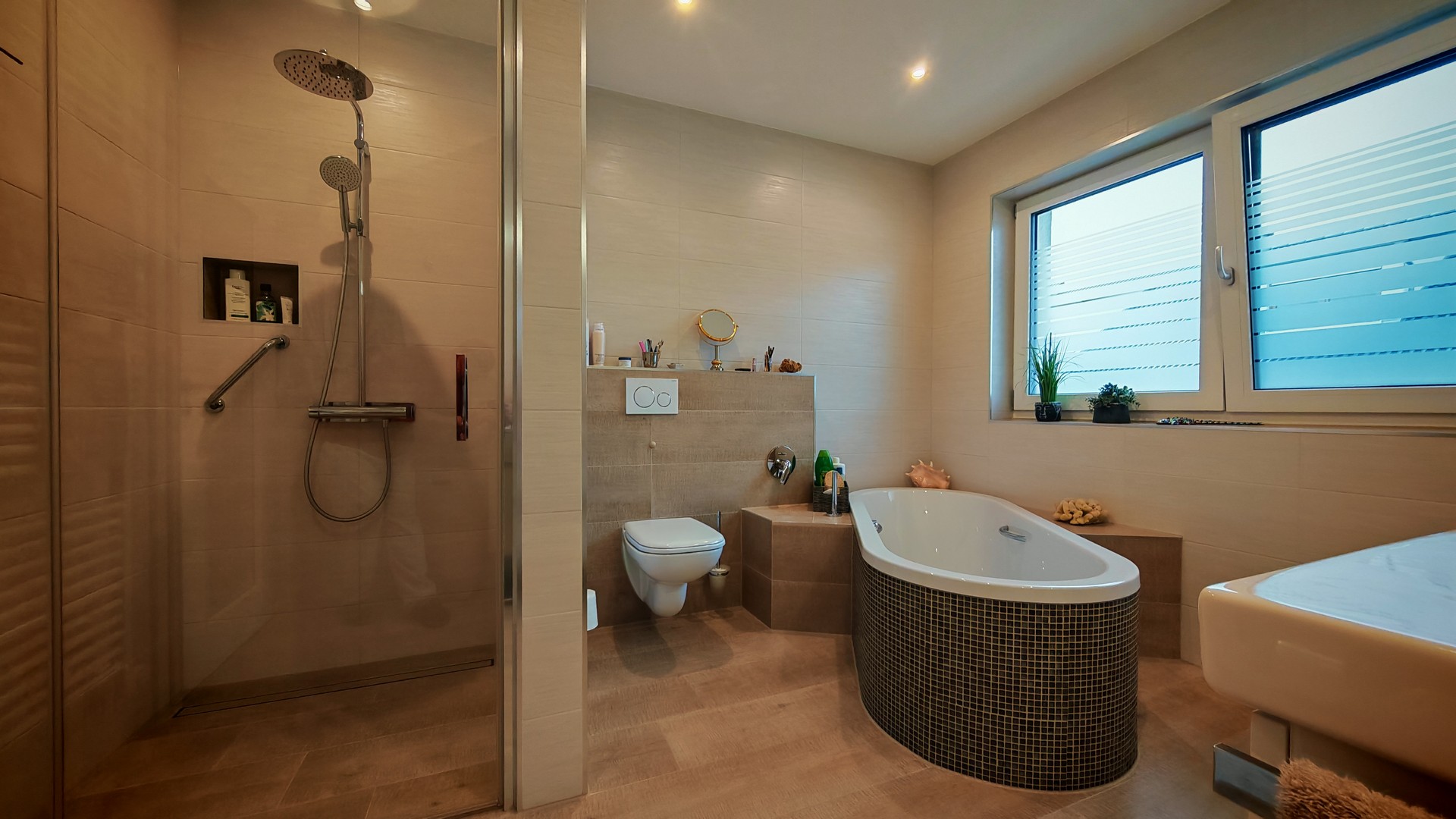 Zeitlose Eleganz trifft modernen Wohnkomfort – hochwertiges Reihenhaus mit exklusivem Interior – ALTDORF B. NUERNBERG – Vorschaubild 23