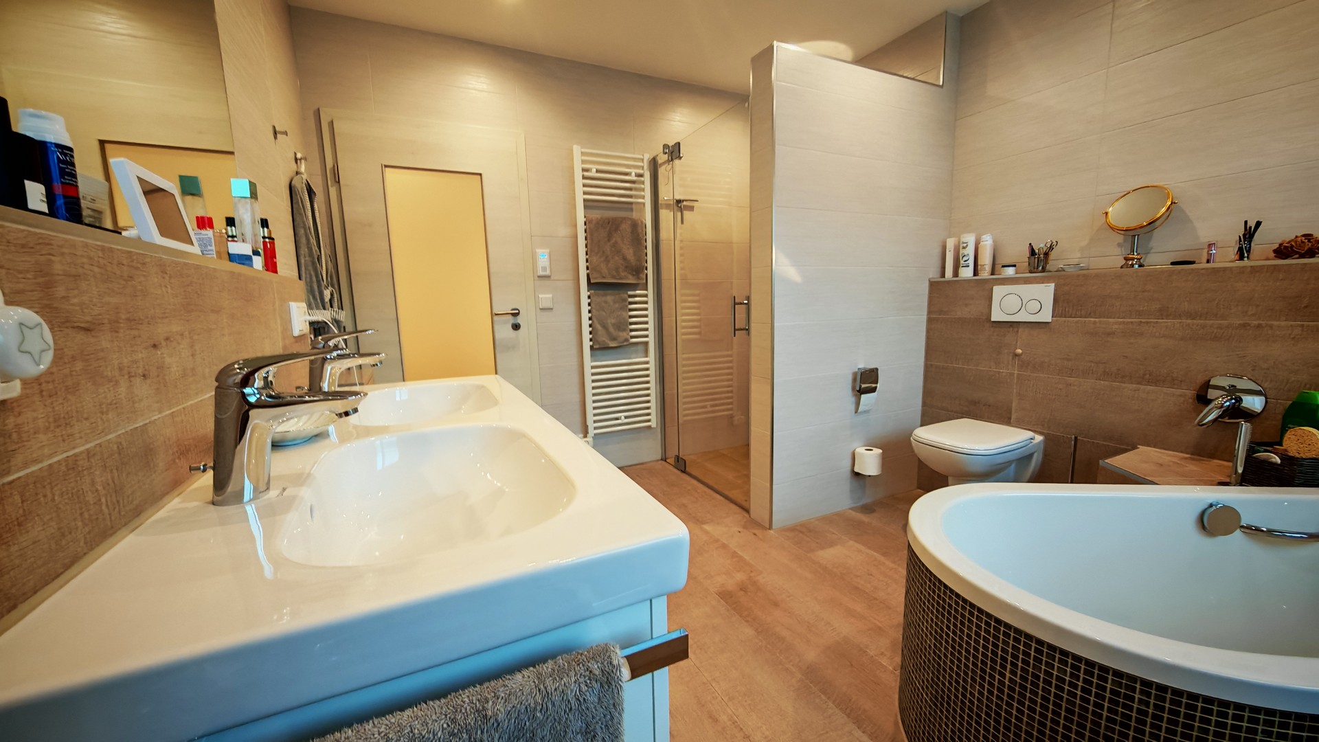 Zeitlose Eleganz trifft modernen Wohnkomfort – hochwertiges Reihenhaus mit exklusivem Interior – ALTDORF B. NUERNBERG – Vorschaubild 24