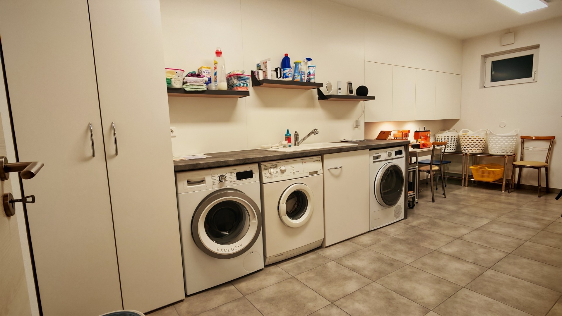 Zeitlose Eleganz trifft modernen Wohnkomfort – hochwertiges Reihenhaus mit exklusivem Interior – ALTDORF B. NUERNBERG – Vorschaubild 28
