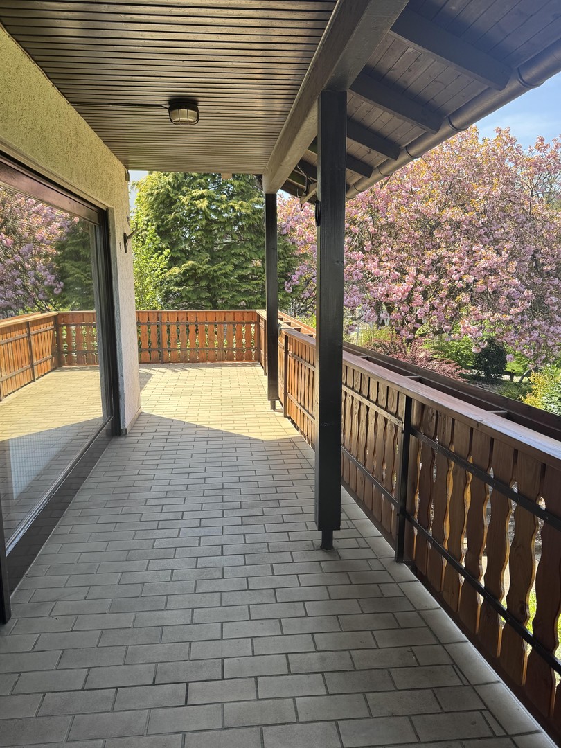 Gepflegtes Einfamilienhaus mit EBK, Balkon, schön angelegtem Garten und Aussicht – Waldbröl – Vorschaubild 9