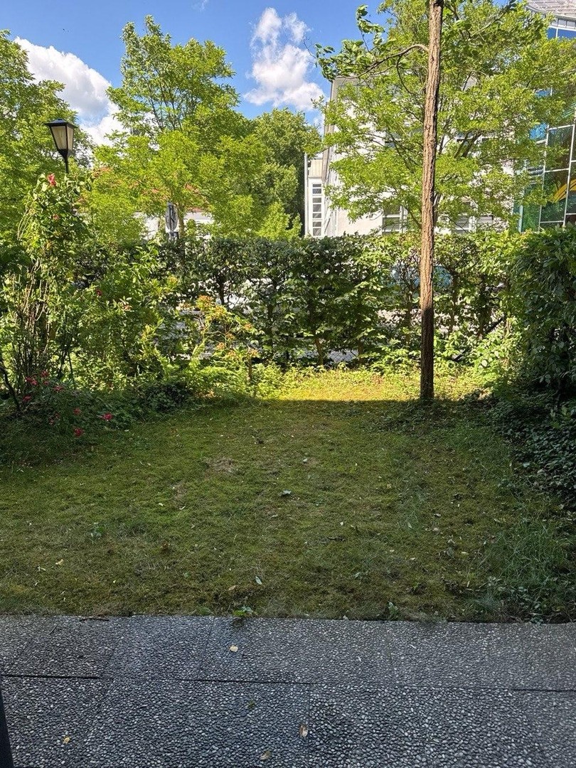 Lage, Lage, Lage! Leerstehende, provisionsfreie, renovierungsbedürftige 2-Zi-Gartenwohnung